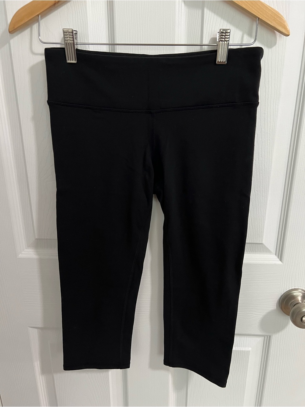 ALO yoga low rise capri leggings